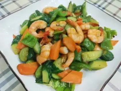 Make cucumber pepper shrimp step 16