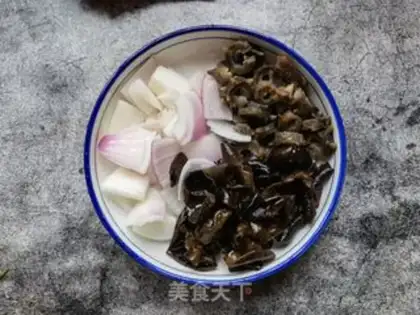 Make Onion wood and sea cucumber step 6