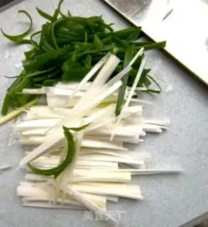 Make Fresh onions with ripe meat step 3
