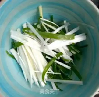Make Fresh onions with ripe meat step 4