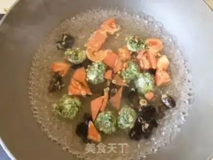 Make Shrimp skinball egg soup step 7