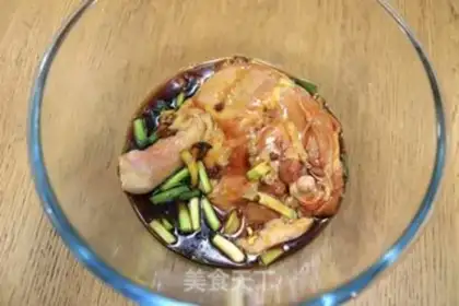Make Soy chicken-legged rice step 3
