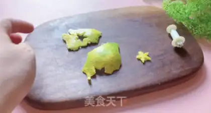 Make Five star red flag fruit platter step 1