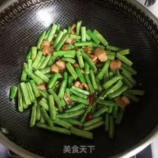 Make Meatloaf and four season beans step 3