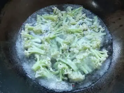 Make Tomato pastry step 3
