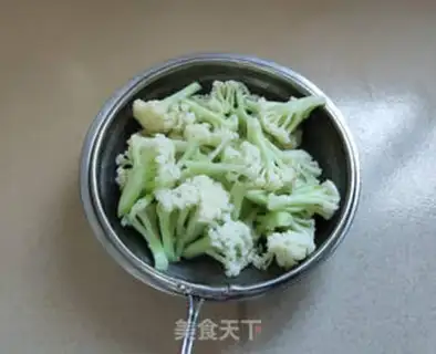 Make Tomato pastry step 4