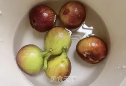 Make Cinnamon ice cream and figs step 1