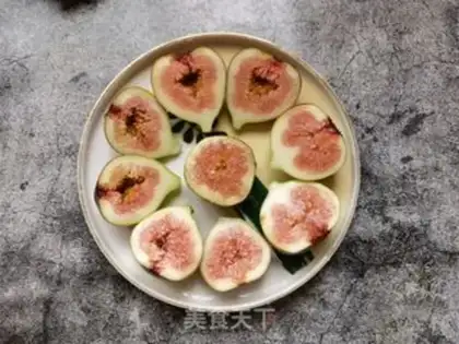 Make Cinnamon ice cream and figs step 3