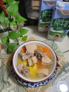 Make Lotus carrots, cornbone soup step 6