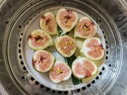 Make Cinnamon ice cream and figs step 6
