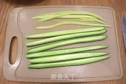 Make Spicy cucumber step 1