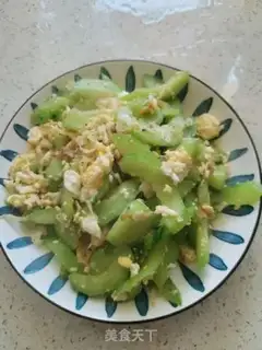 Make Shrimp cucumber fried eggs step 4