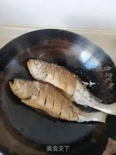 Make Dry-burned yellow fish step 2