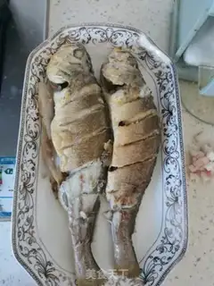 Make Dry-burned yellow fish step 3