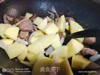 Make Curry beef and potatoes step 6