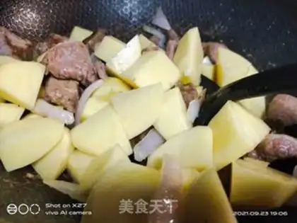 Make Curry beef and potatoes step 7