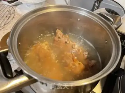 Make Roach clam soup step 0