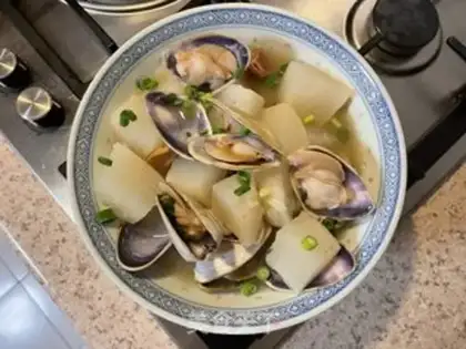 Make Roach clam soup step 3