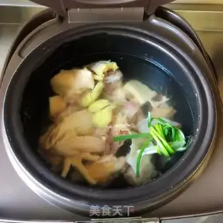 Make Seven fungus mushroom chicken soup step 1