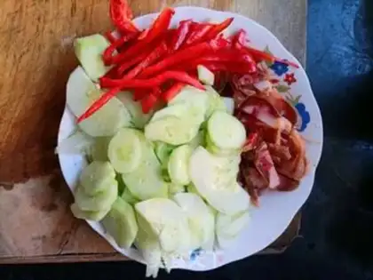 Make Sausage fried cucumbers step 1