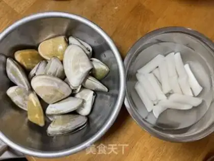 Make Flower clams and fried cake step 0