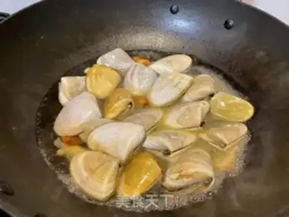 Make Flower clams and fried cake step 1