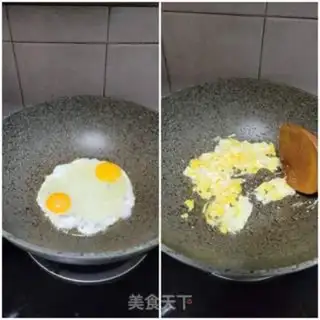 Make Sausage egg fried rice step 2