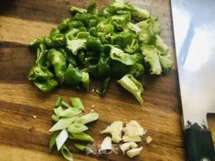 Make Pepper fried eggs step 1