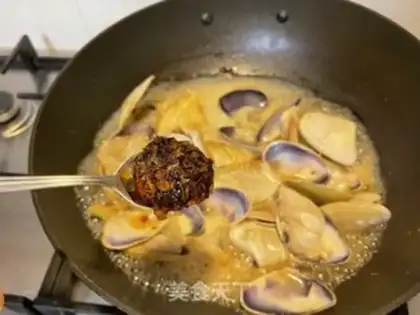 Make Flower clams and fried cake step 2