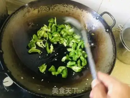 Make Pepper fried eggs step 5