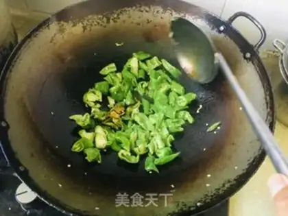 Make Pepper fried eggs step 7