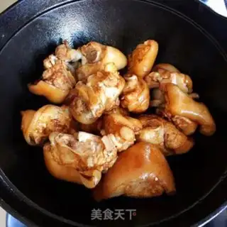 Make A casserole with pig hoofs step 2