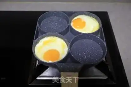 Make Fried egg cheeseburger step 13