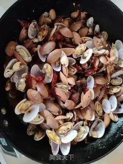Make Spicy oil clams step 3