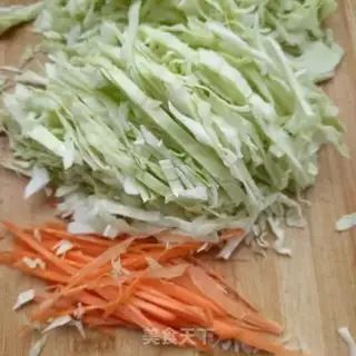 Make Eggs and cabbage step 1
