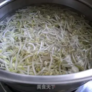 Make Low-fat bean sprouts step 2