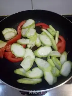 Make Tomato silk fried eggs step 1
