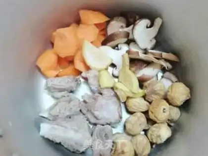 Make Frozen mushroom chop soup step 2