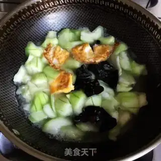 Make Fried eggs, mucus step 3