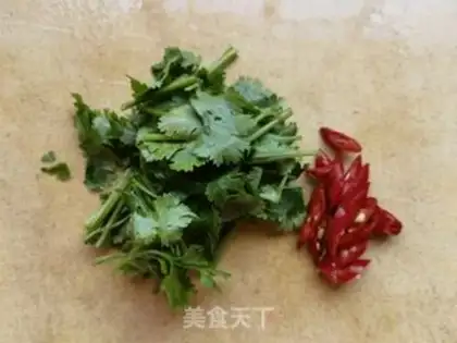 Make cucumber onions mixed with sea cucumber step 6