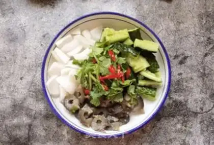 Make cucumber onions mixed with sea cucumber step 7