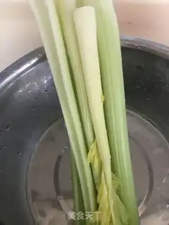 Make Steamed celery step 1