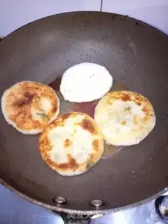 Make Spicy egg pie step 4