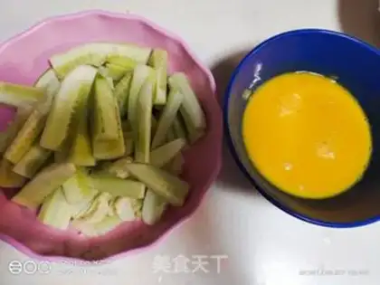 Make Eggs and fruit cucumber step 1
