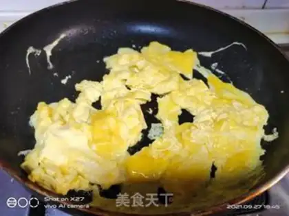 Make Eggs and fruit cucumber step 2