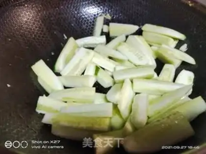 Make Eggs and fruit cucumber step 4