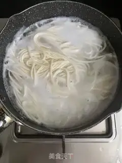 Make Crawfish noodles step 2