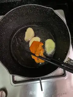 Make Crawfish noodles step 3