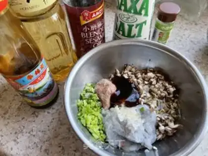 Make The mushrooms are cooking radish step 0