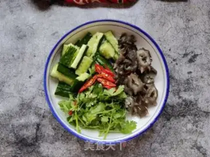 Make cucumber cucumber with sea cucumber step 4